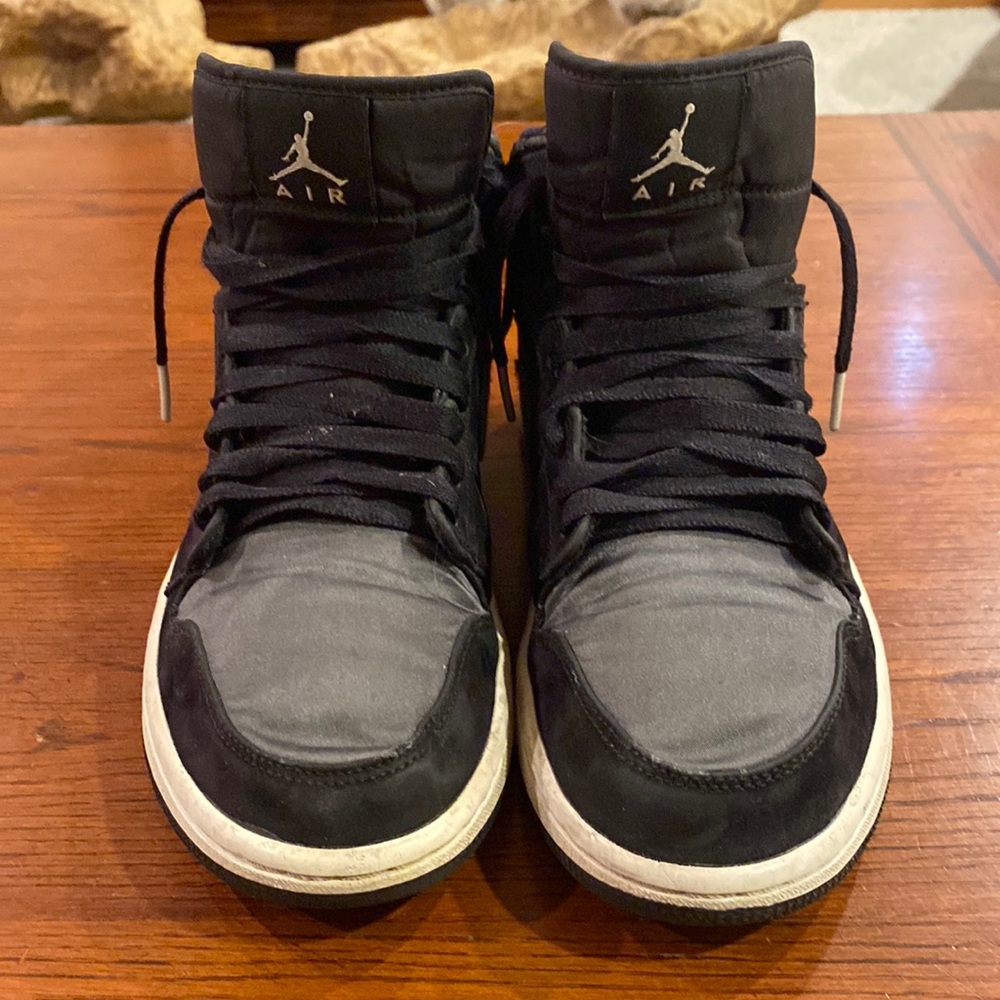 Jordan 1 Mid. Nylon Black Anthracite. Size 8 Mens 852542-012